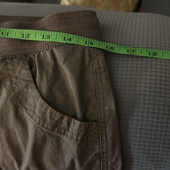 Army green cargo capris. Size PL. good used condition - Picture 4 of 4